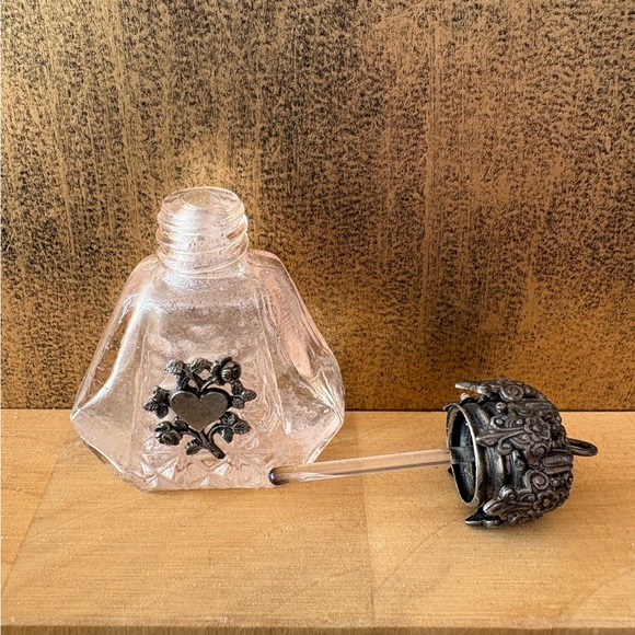 Vintage Style Pale Pink Glass Perfume Vial Pendant Necklace with Delicate Heart - Picture 6 of 8